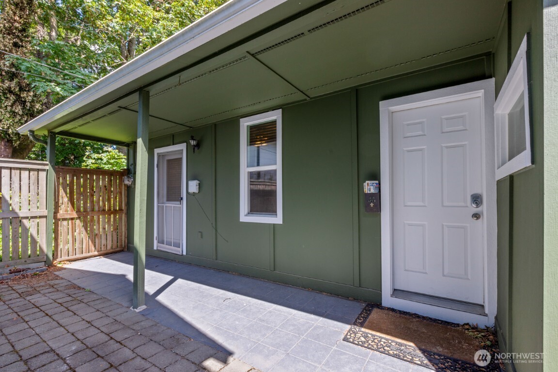 418 North 61st Street, Unit ADU Seattle, WA 98103 - Photo 6 of 23
