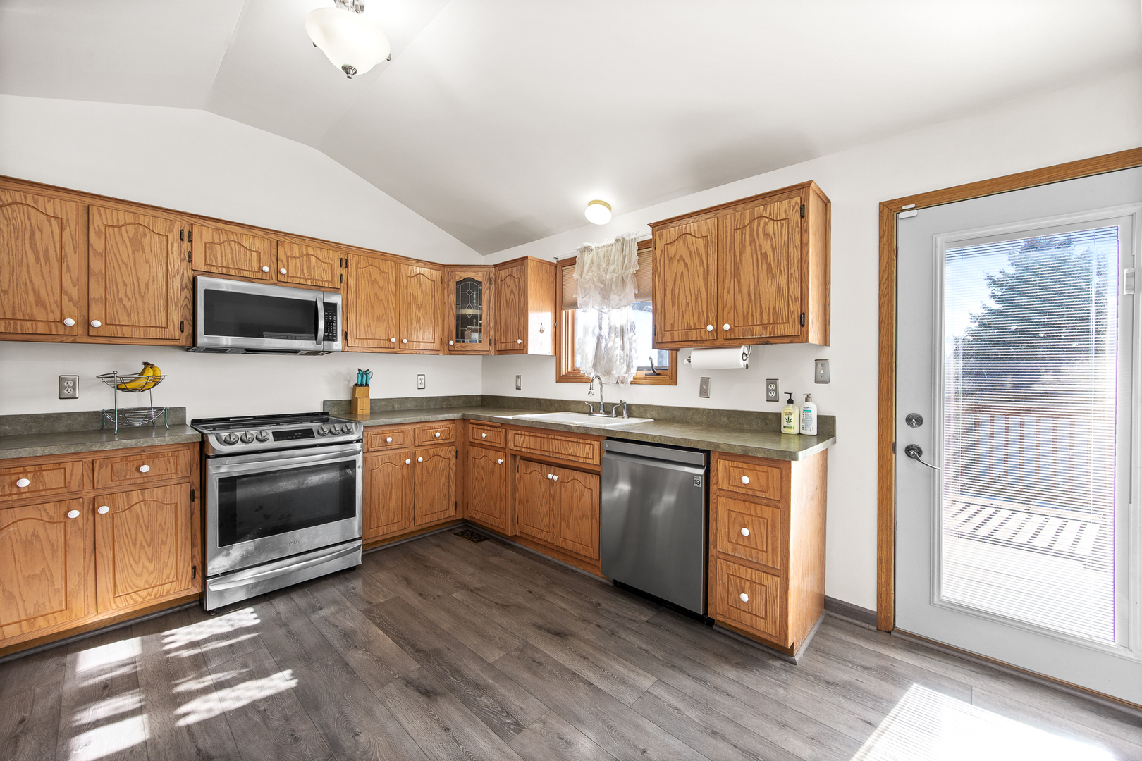 520 High Grove Drive Minooka, IL 60447 - Photo 8 of 43