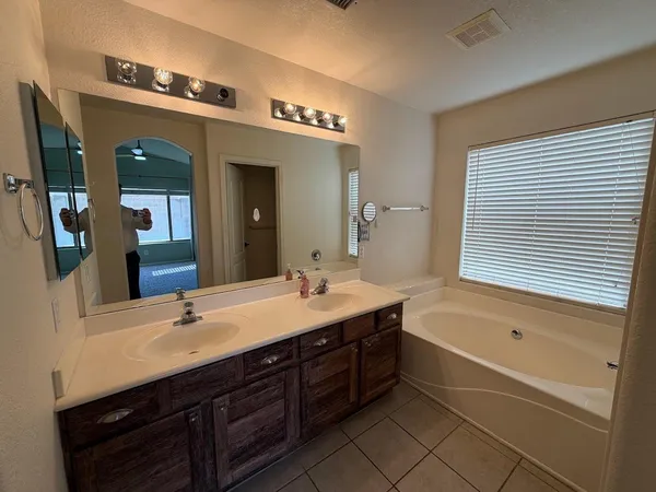 $2,295 | 10044 East Osage Avenue, Mesa, AZ 85212