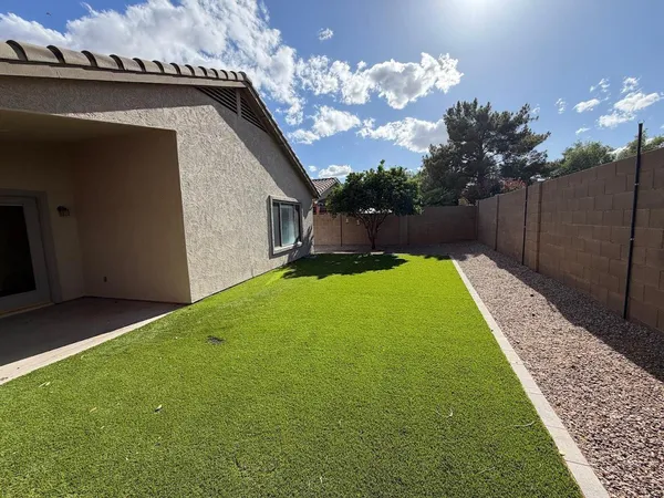 $2,295 | 10044 East Osage Avenue, Mesa, AZ 85212
