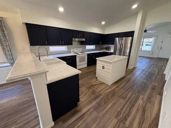 $2,295 | 10044 East Osage Avenue, Mesa, AZ 85212