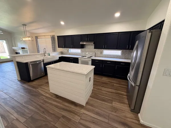 $2,295 | 10044 East Osage Avenue, Mesa, AZ 85212