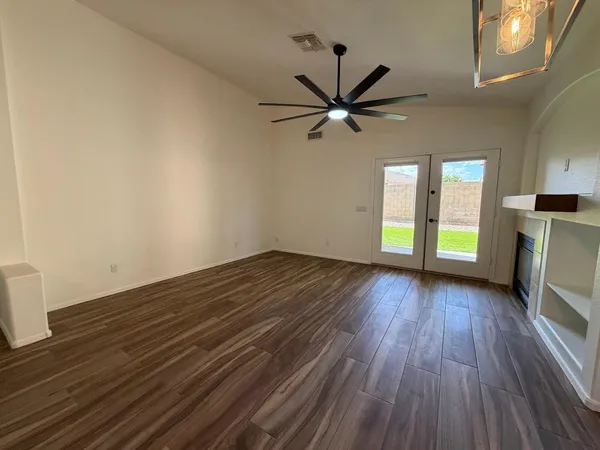 $2,295 | 10044 East Osage Avenue, Mesa, AZ 85212