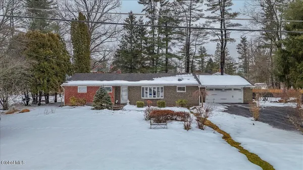 $415,000 | 6 Flint Drive, Bethlehem, NY 12054