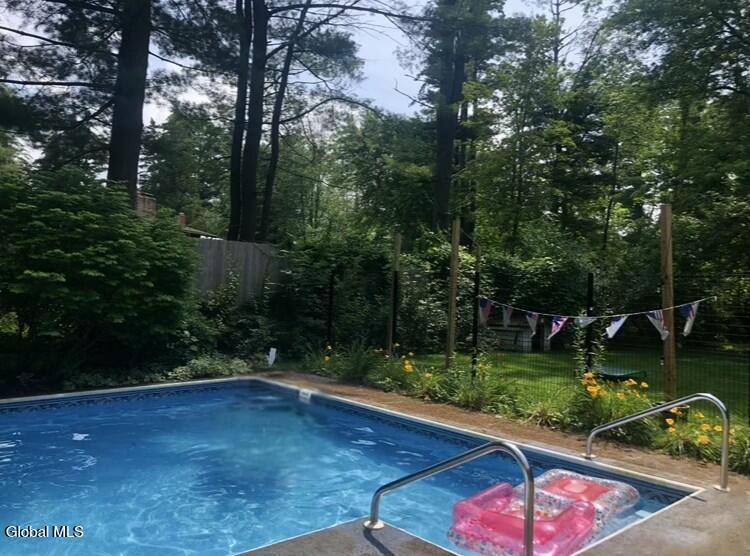 6 Flint Drive Bethlehem, NY 12054 - Photo 5 of 26 Pool 6 Flint Drive2