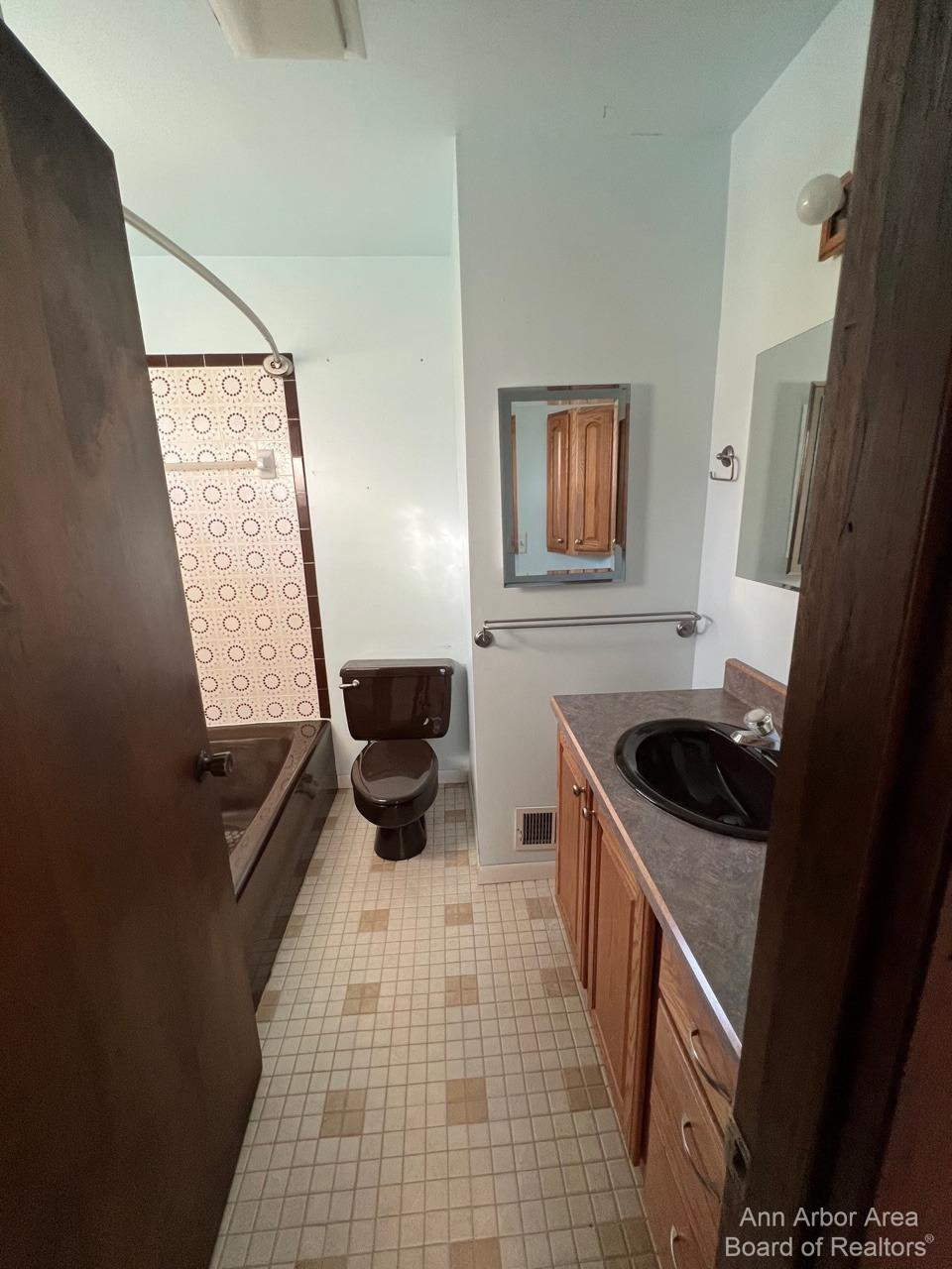 6283 Merritt Road Ypsilanti, MI 48197 - Photo 14 of 37 Photo 14