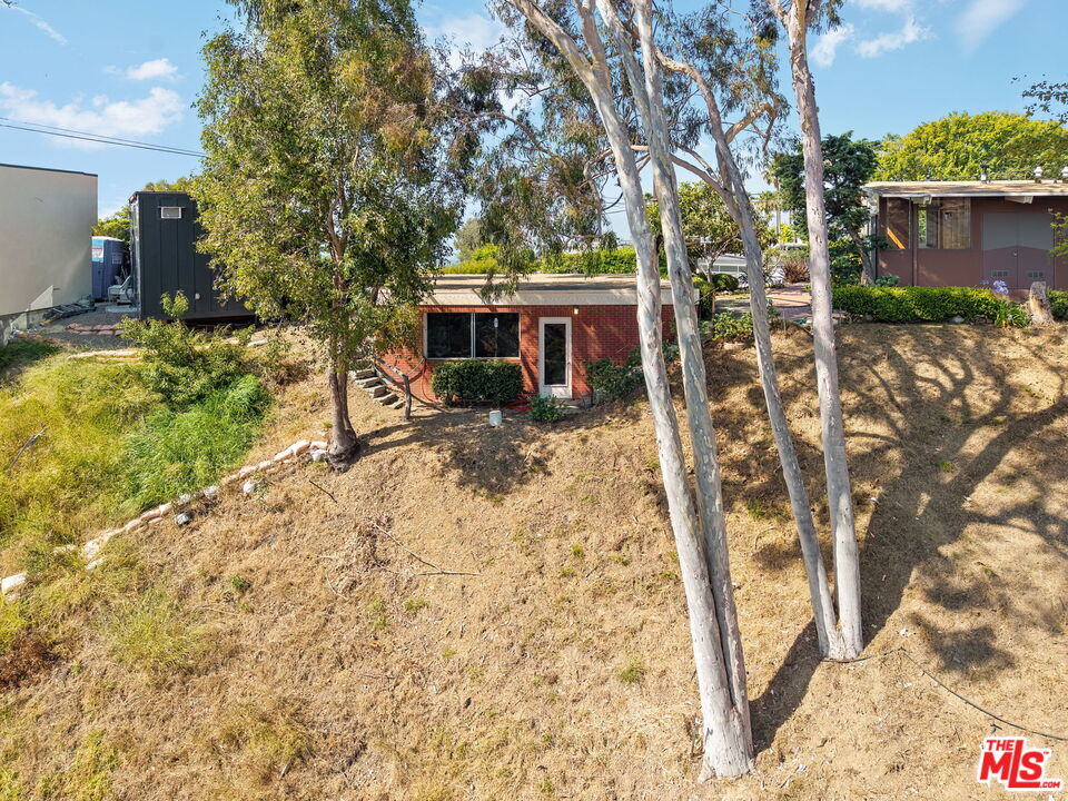 1500 North Tigertail Road Los Angeles, CA 90049 - Photo 53 of 55 Gallery Image 53
