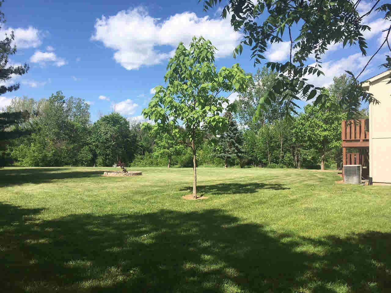 1316 West Thompson Road Fenton, MI 48430 - Photo 3 of 28 21456841-2.JPG