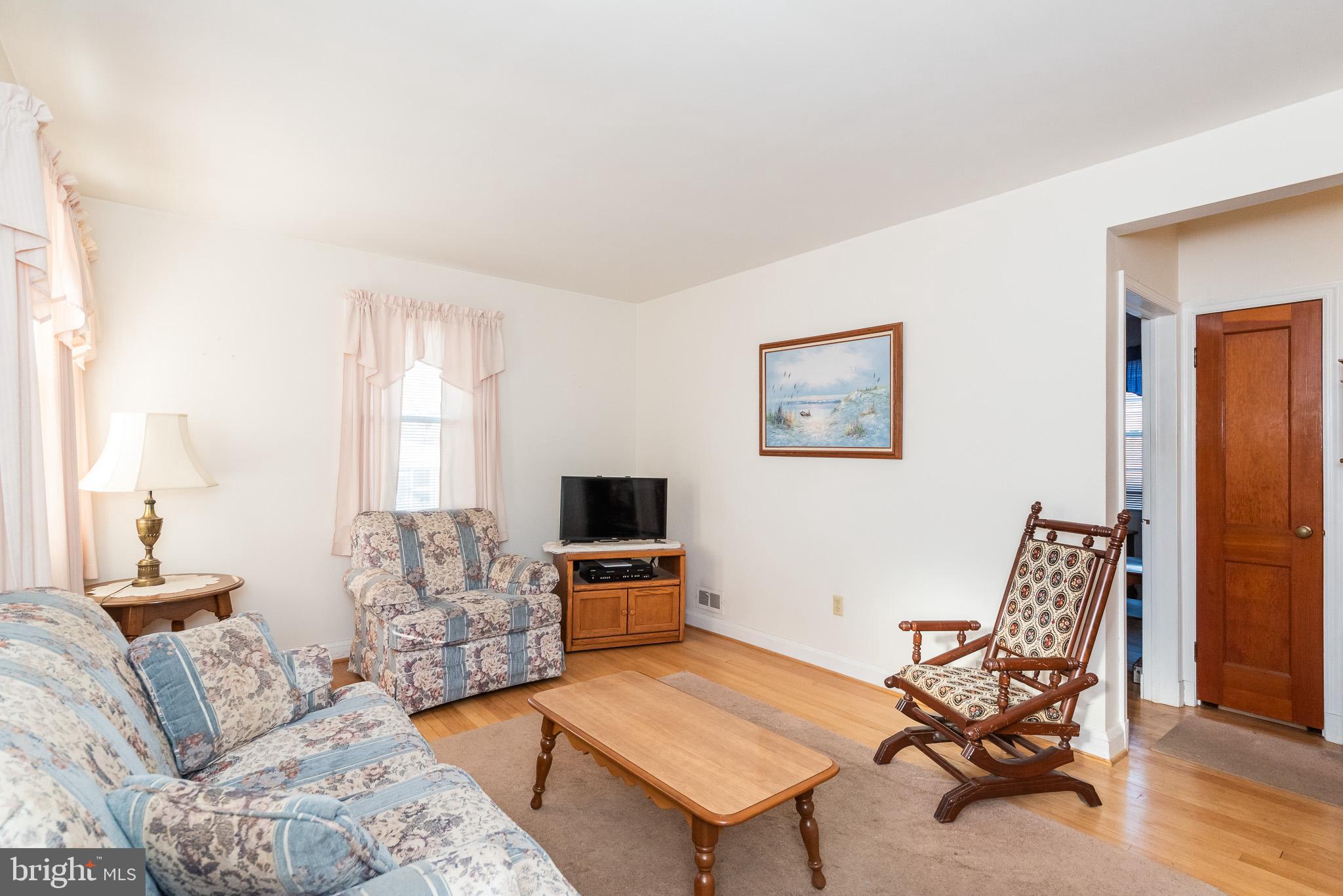 1222 Spring Avenue Baltimore, MD 21237 - Photo 4 of 34 Living Room