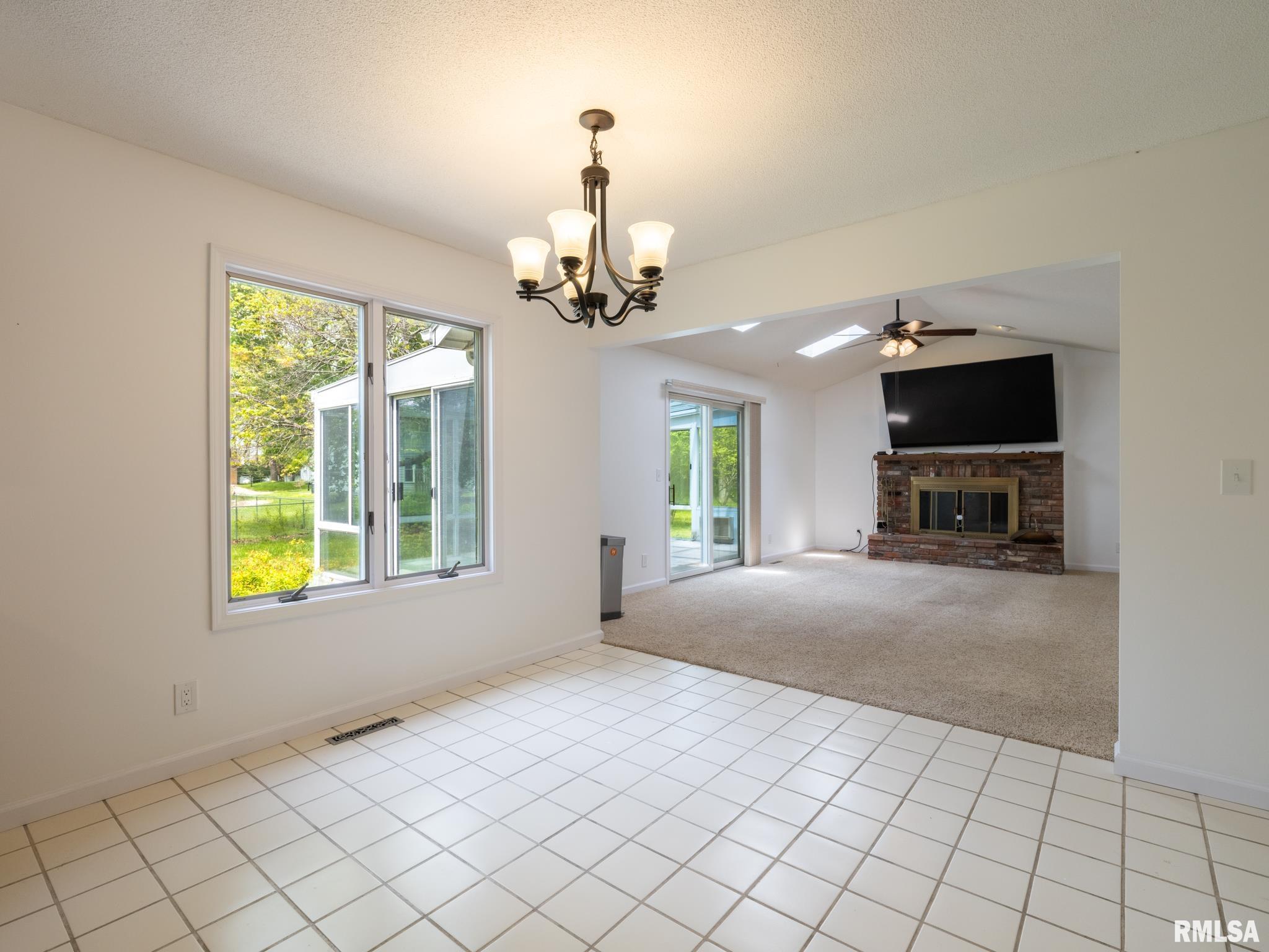 6607 North Camelot Road Peoria, IL 61615 - Photo 9 of 75