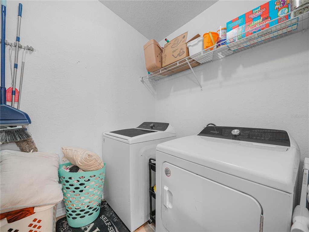 266 South Lake Avenue Frostproof, FL 33843 - Photo 14 of 42 a utility room with dryer and washer