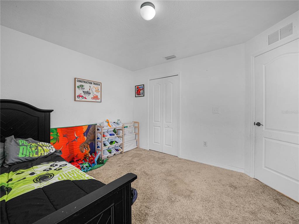 266 South Lake Avenue Frostproof, FL 33843 - Photo 20 of 42 a view of a livingroom with a couch
