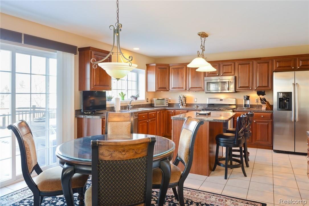 930 Ridgeview Circle Lake Orion, MI 48362 - Photo 10 of 36 CNG_2151Blended.jpg