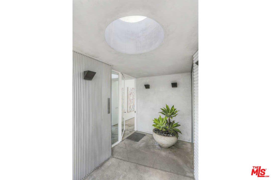 1855 Topock Street Glendale, CA 91204 - Photo 4 of 53