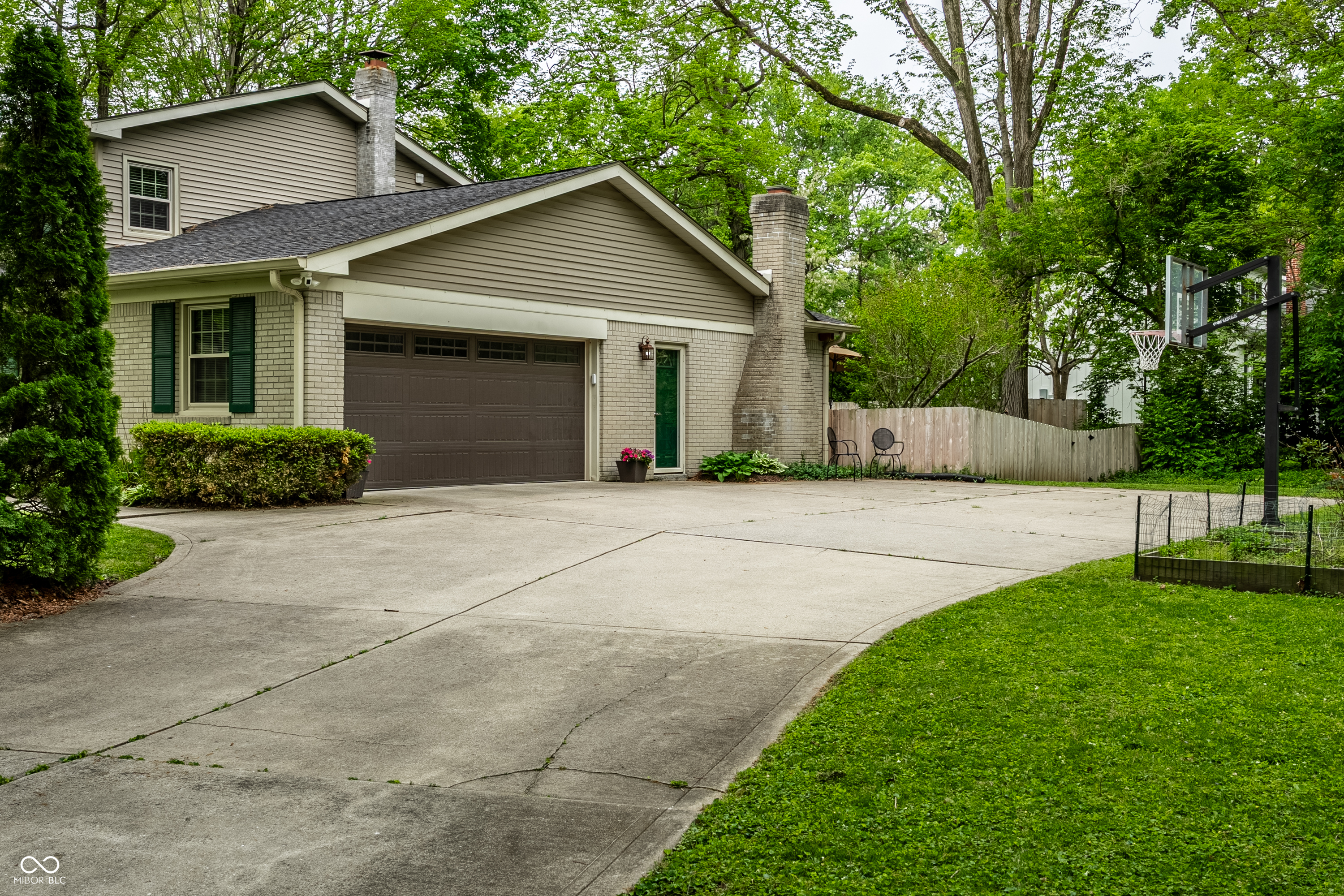 7850 Ridgeland Drive Indianapolis, IN 46250 - Photo 6 of 49