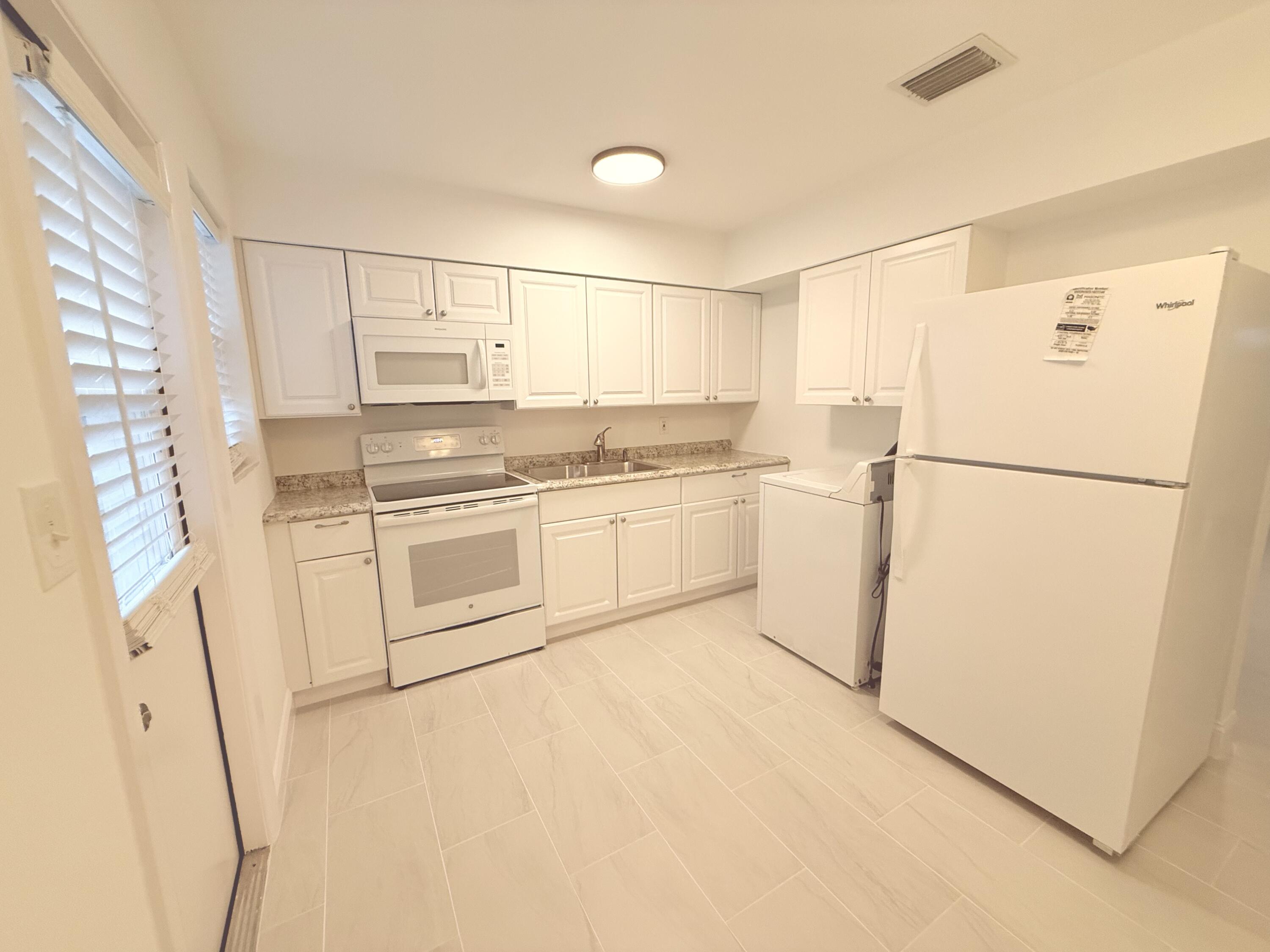 626 Prosperity Farms Road, Unit 7 North Palm Beach, FL 33408 - Photo 8 of 15 IMG_5539-preview