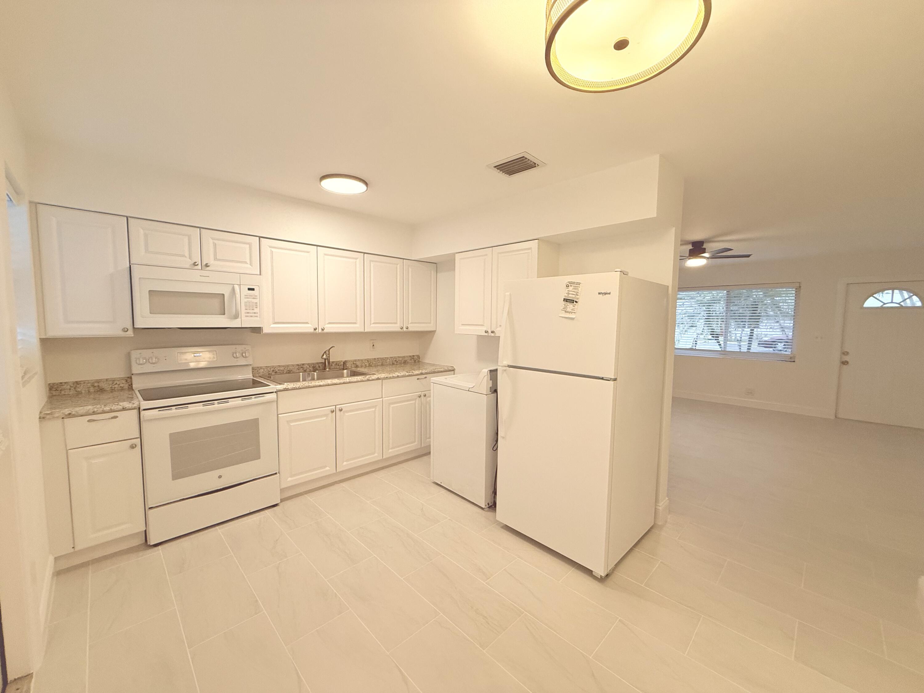 626 Prosperity Farms Road, Unit 7 North Palm Beach, FL 33408 - Photo 9 of 15 IMG_5538-preview