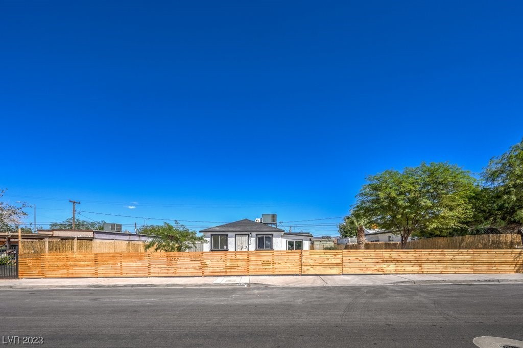 1840 Merze Avenue Henderson, NV 89011 - Photo 4 of 32