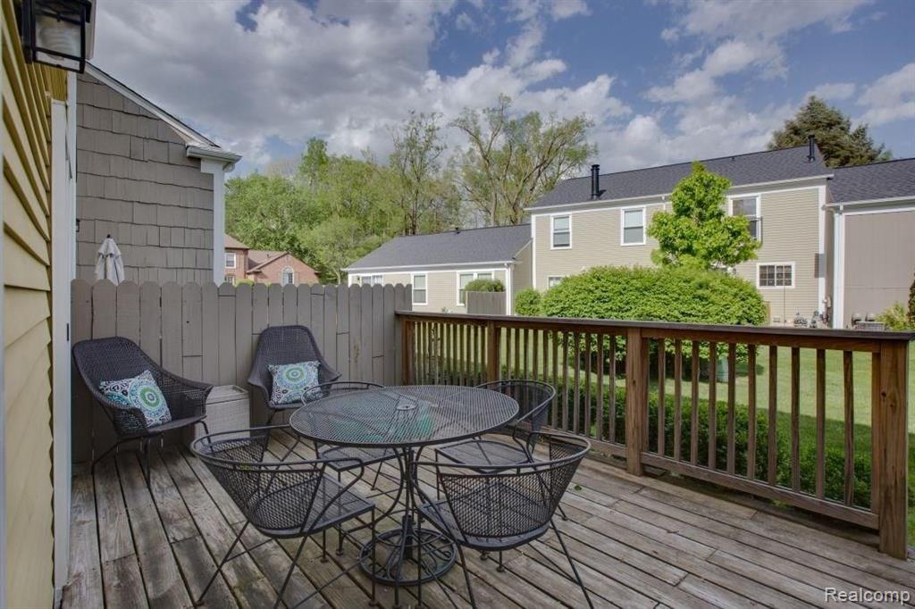 1402 Crescent Lane, Unit 330 Rochester Hills, MI 48306 - Photo 28 of 32