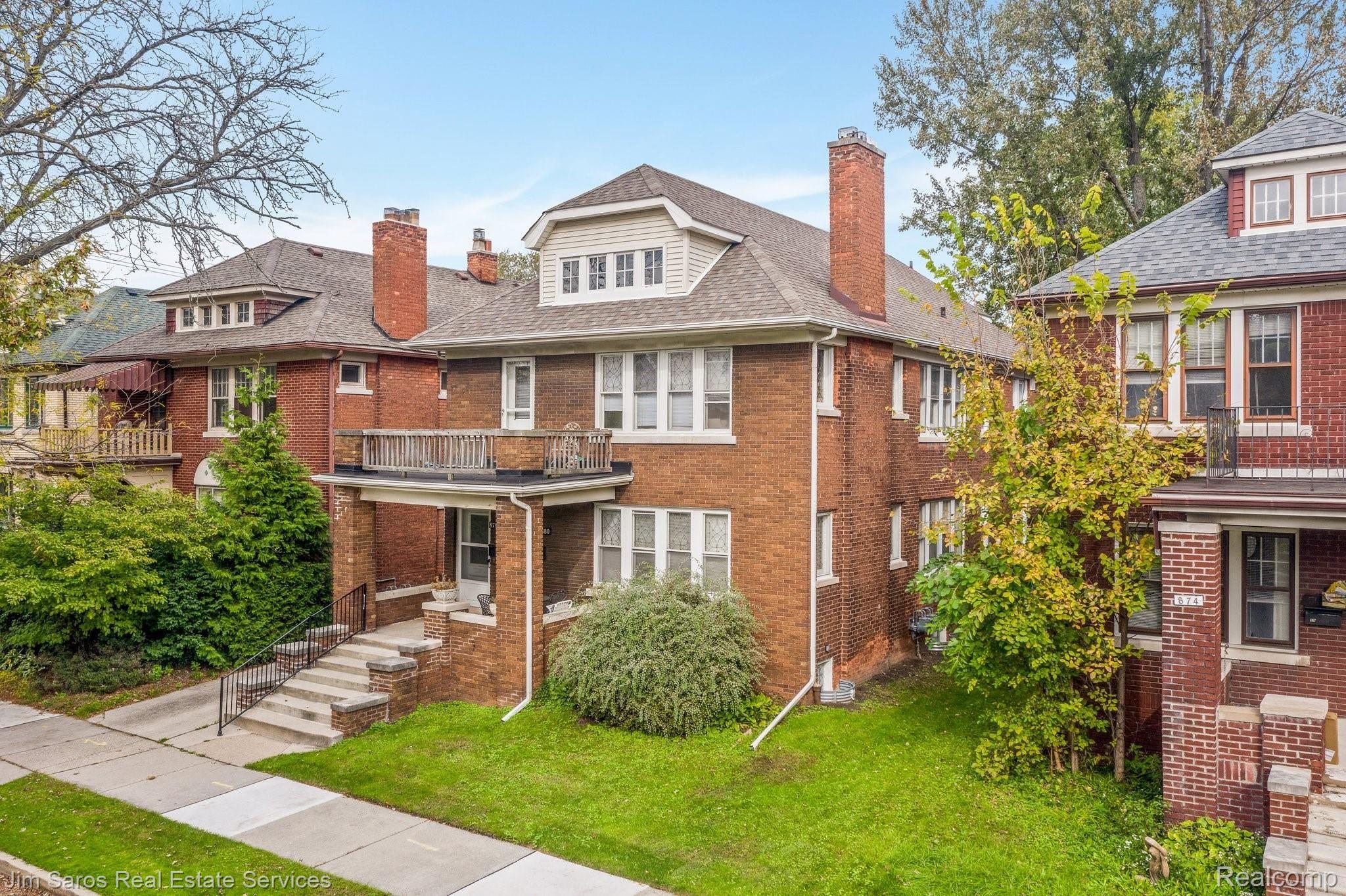 878 Nottingham Road, Unit 880 Grosse Pointe, MI 48230 - Photo 2 of 10 2-web-or-mls-878 Nottingham Road Grosse Pointe Park0018.jpg