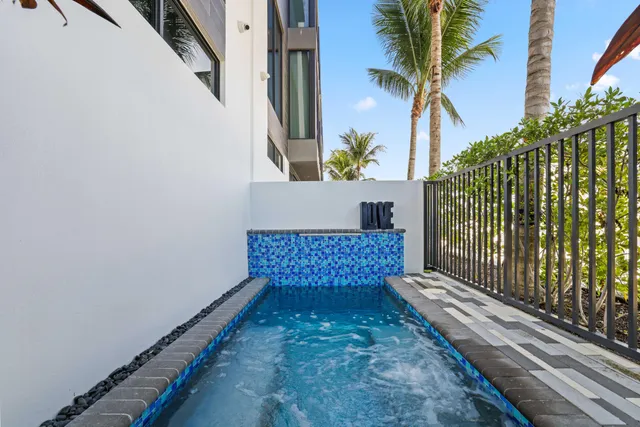 $2,965,000 | 11501 Old Ocean Boulevard, Ocean Ridge, FL 33435