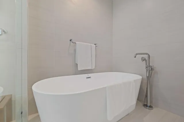 $2,965,000 | 11501 Old Ocean Boulevard, Ocean Ridge, FL 33435