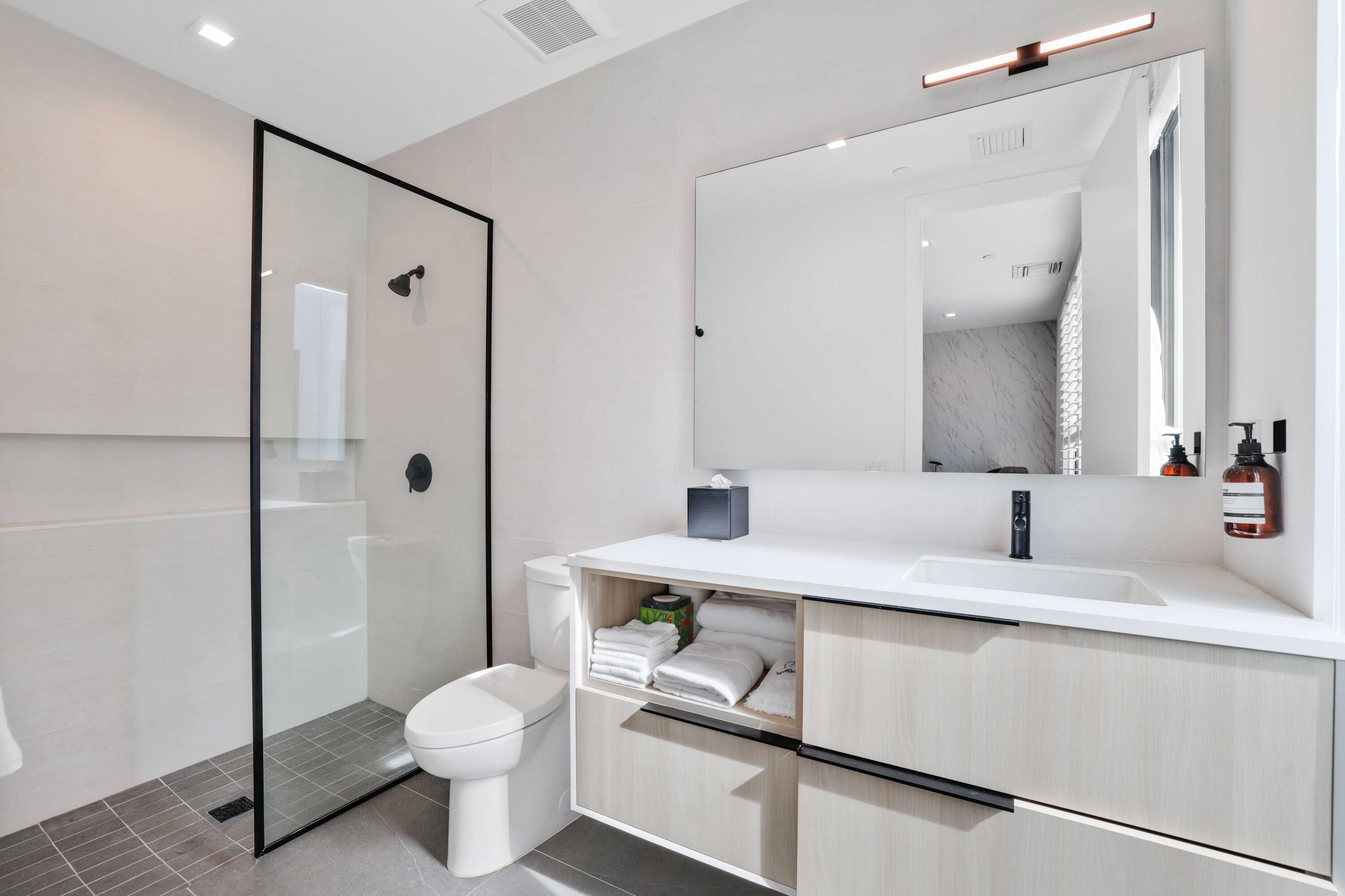 11501 Old Ocean Boulevard Ocean Ridge, FL 33435 - Photo 45 of 63 Third Floor Bedroom/Den Ensuite Bath