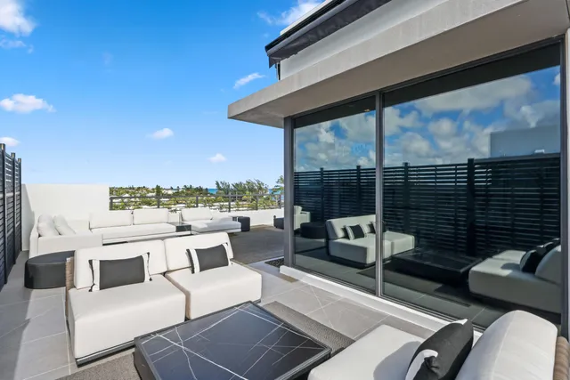 $2,965,000 | 11501 Old Ocean Boulevard, Ocean Ridge, FL 33435