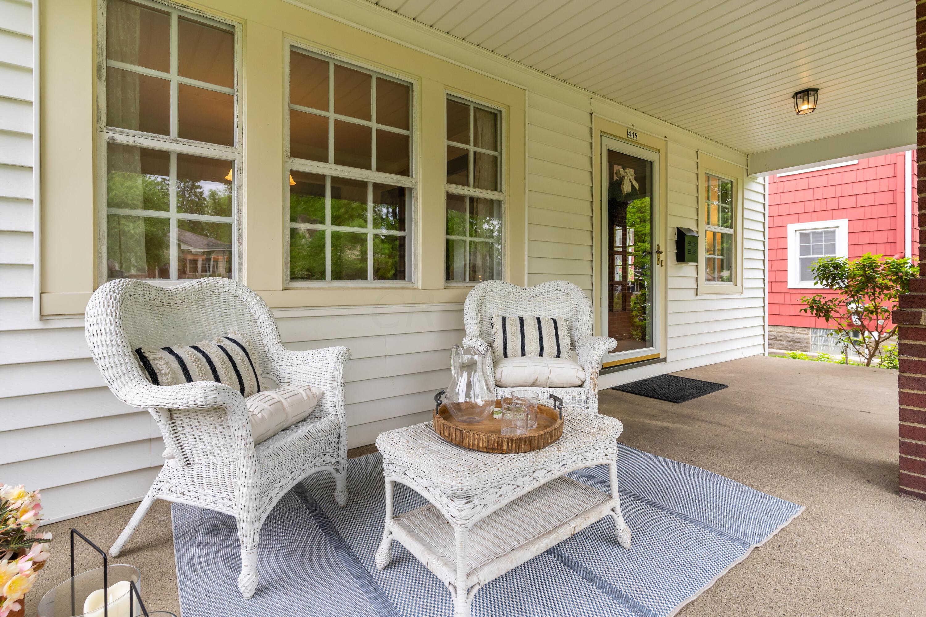 448 East Dunedin Road Columbus, OH 43214 - Photo 5 of 39 Sit Down and Stay a while!