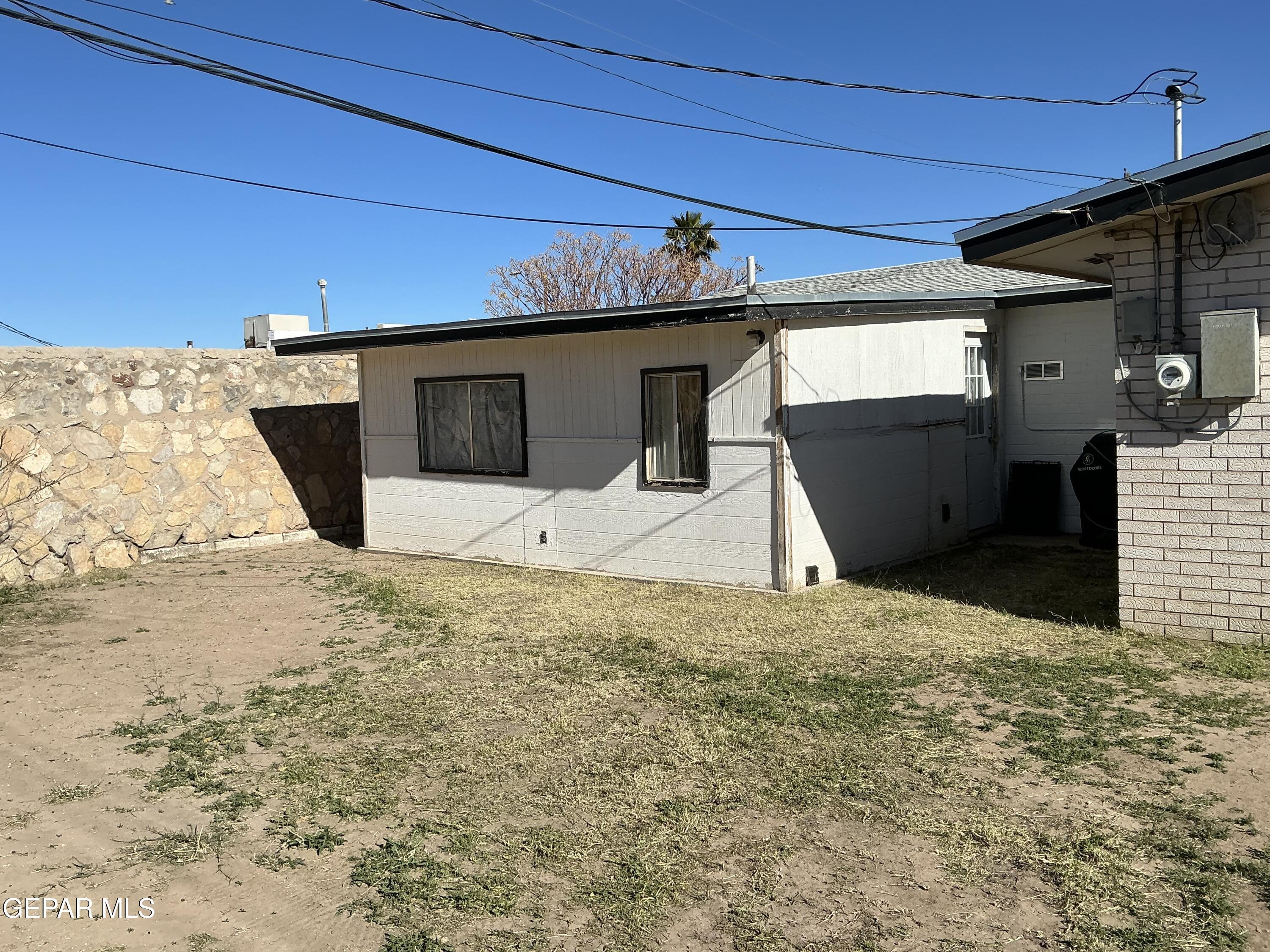 133 Baywood Road El Paso, TX 79915 - Photo 7 of 30 a view of garage