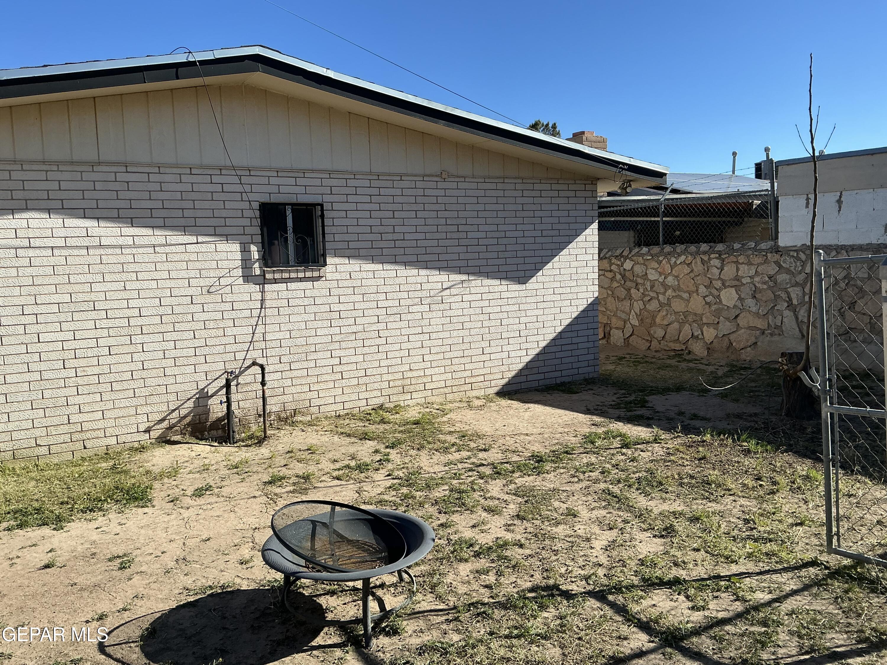 133 Baywood Road El Paso, TX 79915 - Photo 8 of 30 a backyard of a house with table and chairs