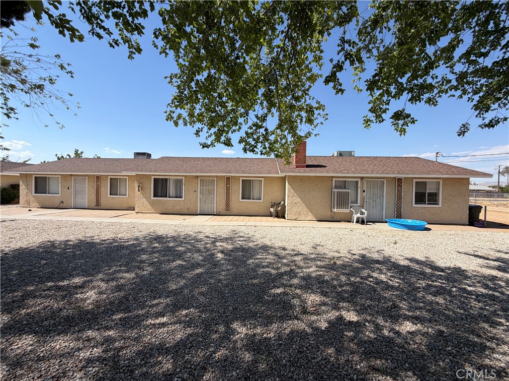 13269 Mohawk Road Apple Valley, CA 92308 - Photo 7 of 8 a front view of a house with a yard