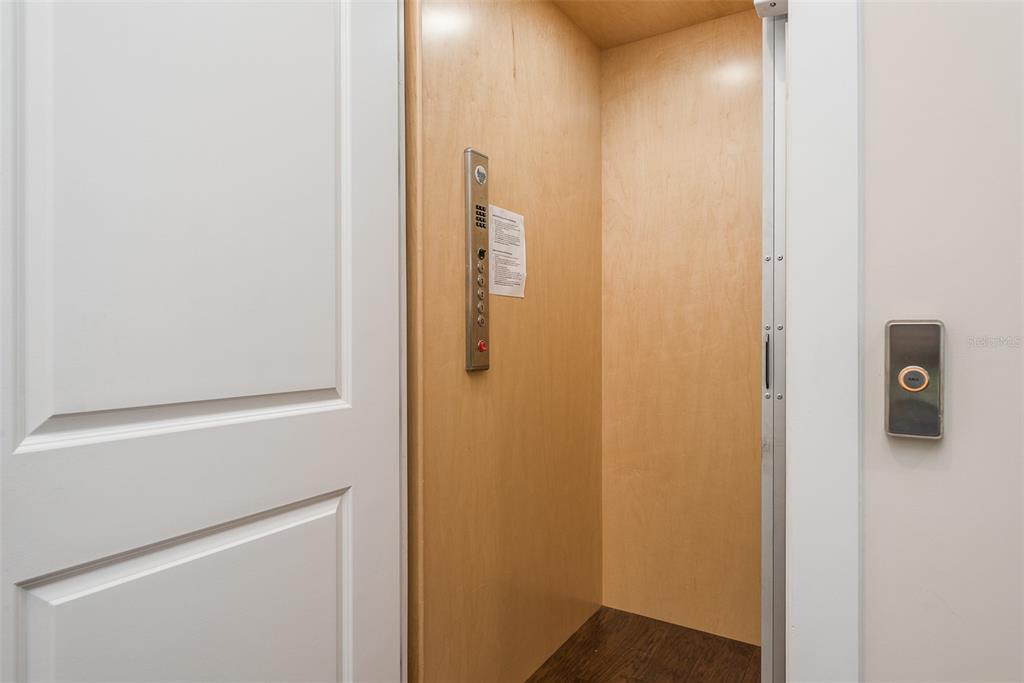 20 Outlook Way, Unit 7 Dunedin, FL 34698 - Photo 16 of 33 a bathroom with a shower