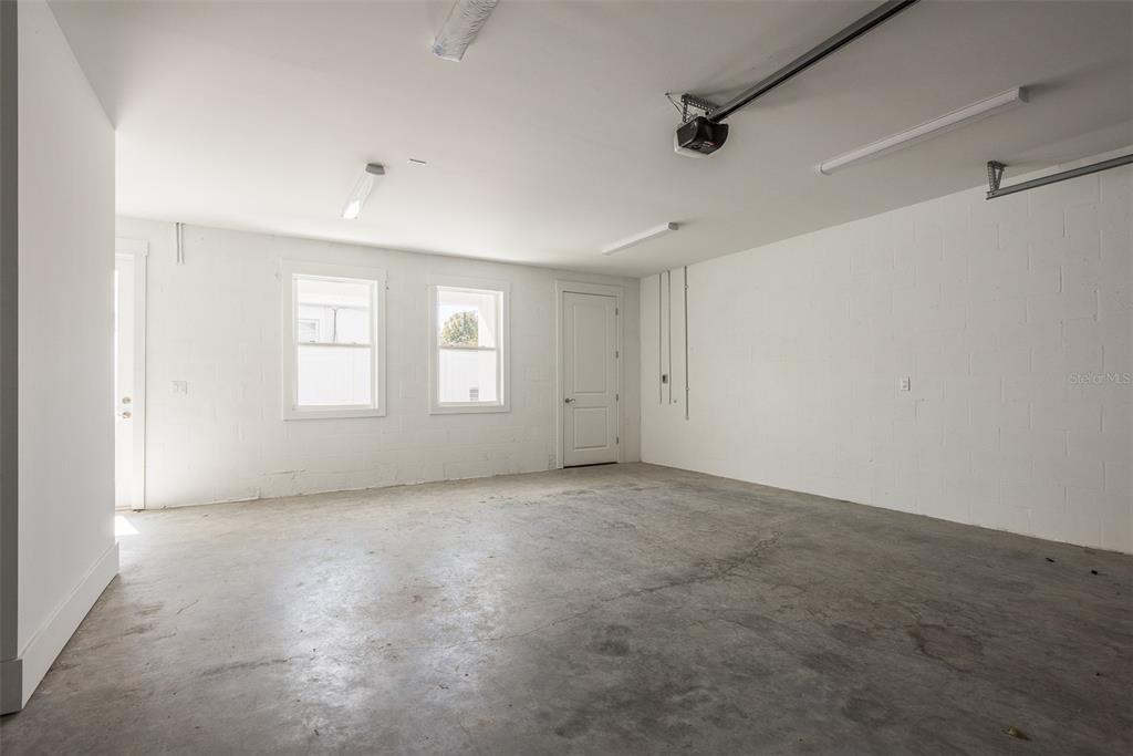 20 Outlook Way, Unit 7 Dunedin, FL 34698 - Photo 24 of 33 an empty room with windows