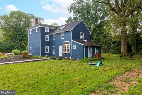 a house view with a outdoor space