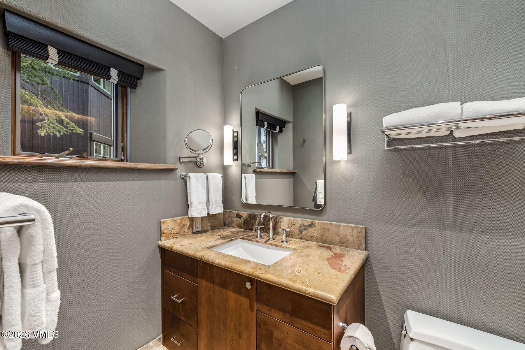 825 West Forest Road, Unit 3 Vail, CO 81657 - Photo 32 of 41 photo_online_032
