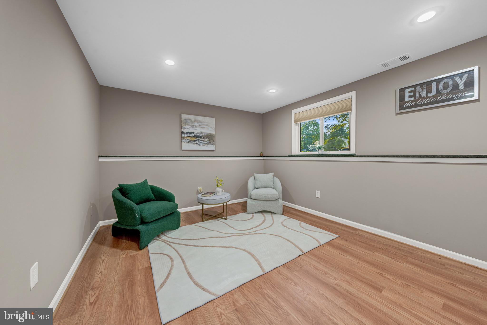 12772 Bradwell Road Herndon, VA 20171 - Photo 27 of 43 a living room with furniture