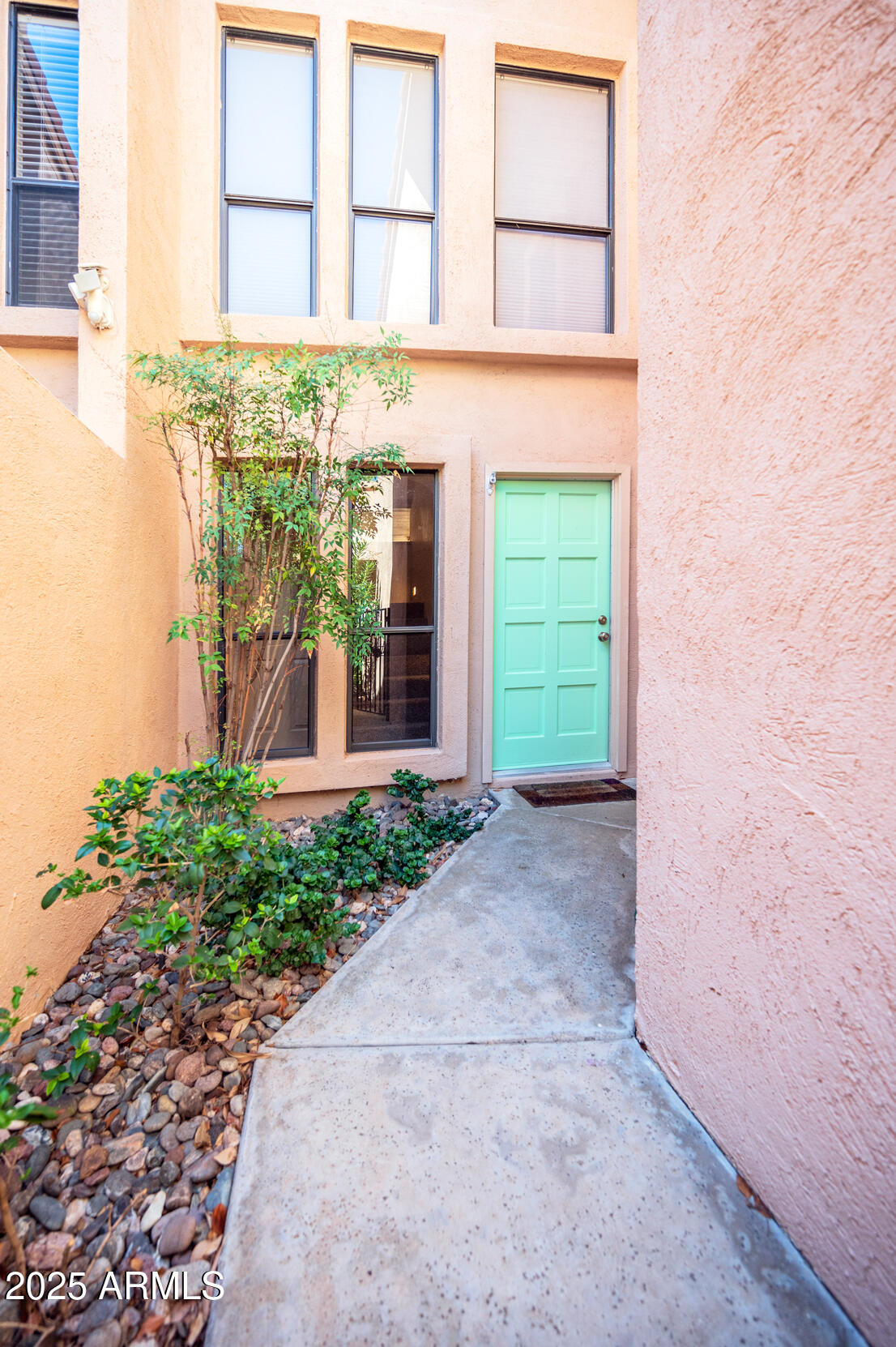 1920 East Maryland Avenue, Unit 31 Phoenix, AZ 85016 - Photo 4 of 43 front view of a house with a yard