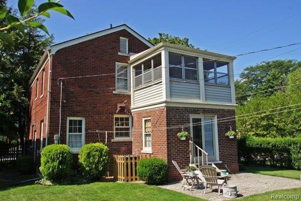 354 Moran Road Grosse Pointe, MI 48236 - Photo 3 of 11 DSC09573