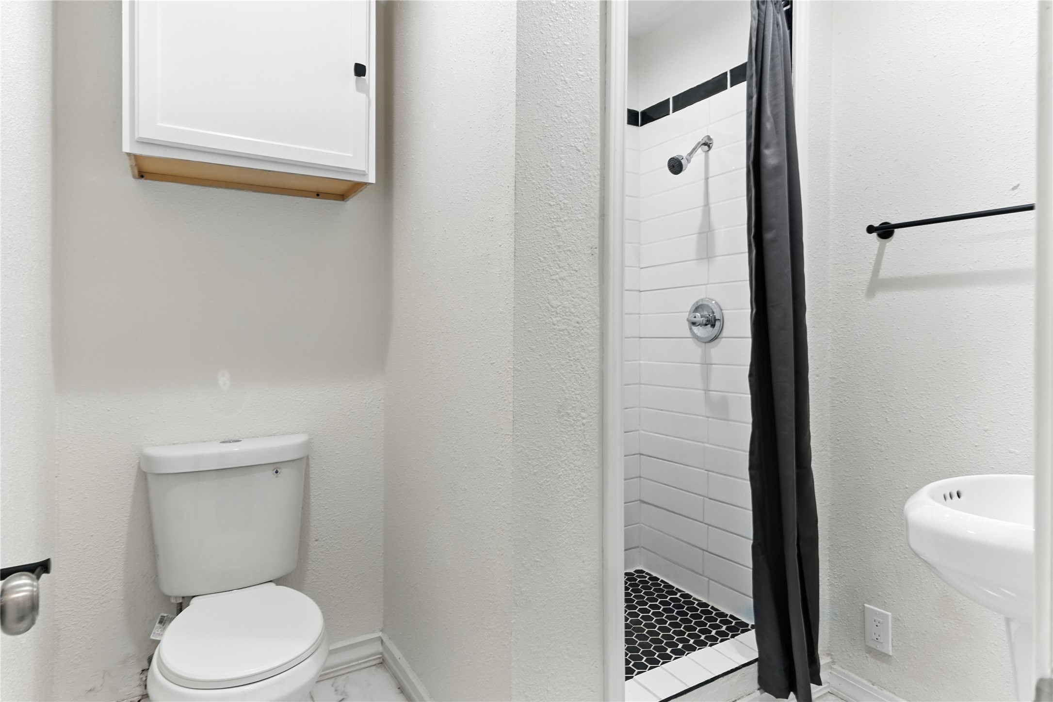 3863 Arbor Street Houston, TX 77004 - Photo 6 of 16 a bathroom with a toilet and a shower