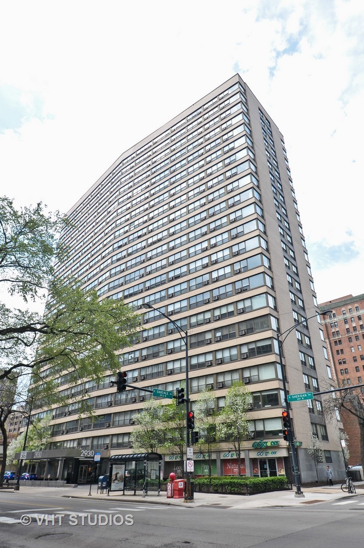 2930 North Sheridan Road, Unit 1602 Chicago, IL 60657 - Photo 1 of 12