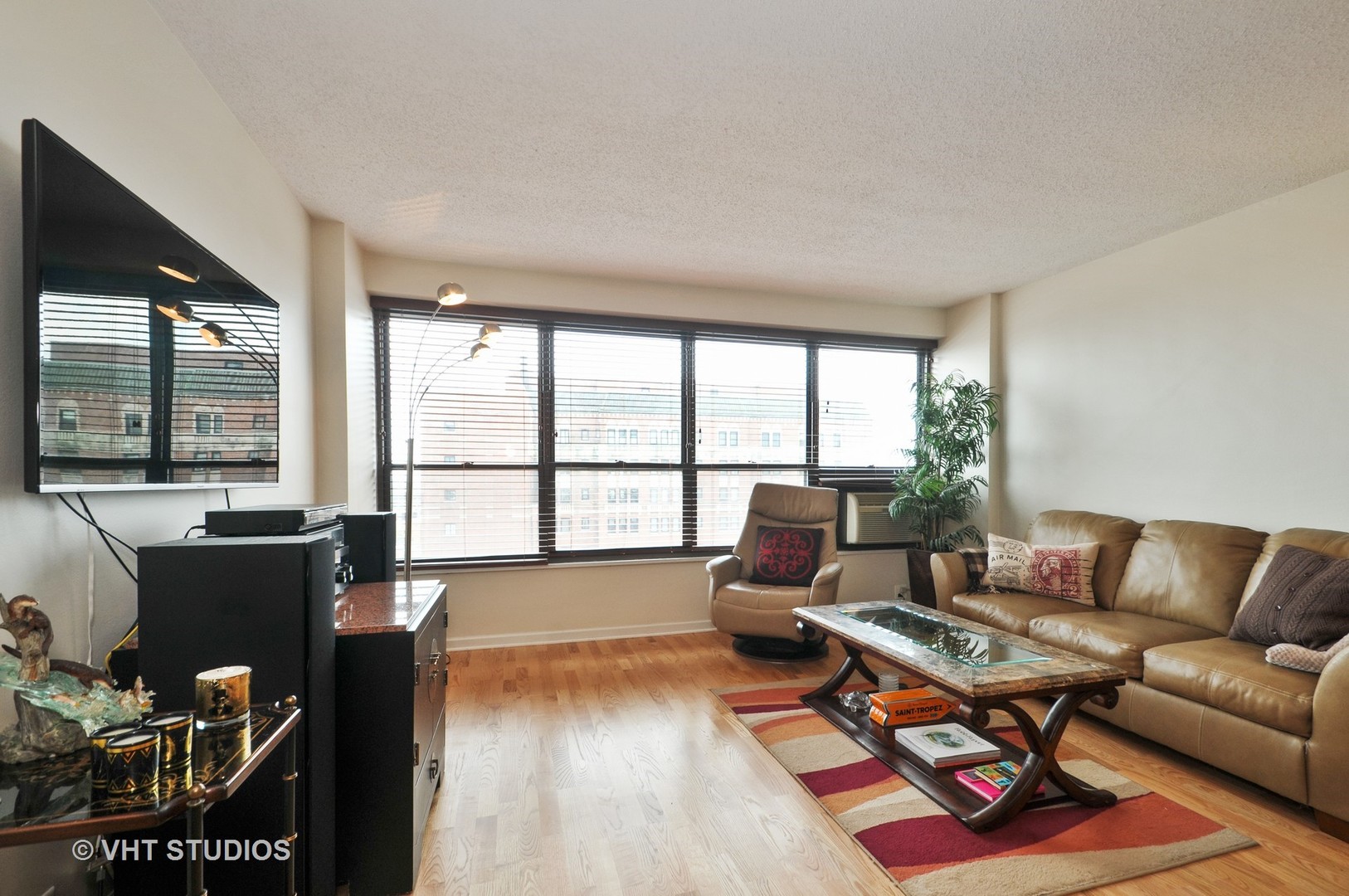 2930 North Sheridan Road, Unit 1602 Chicago, IL 60657 - Photo 2 of 12