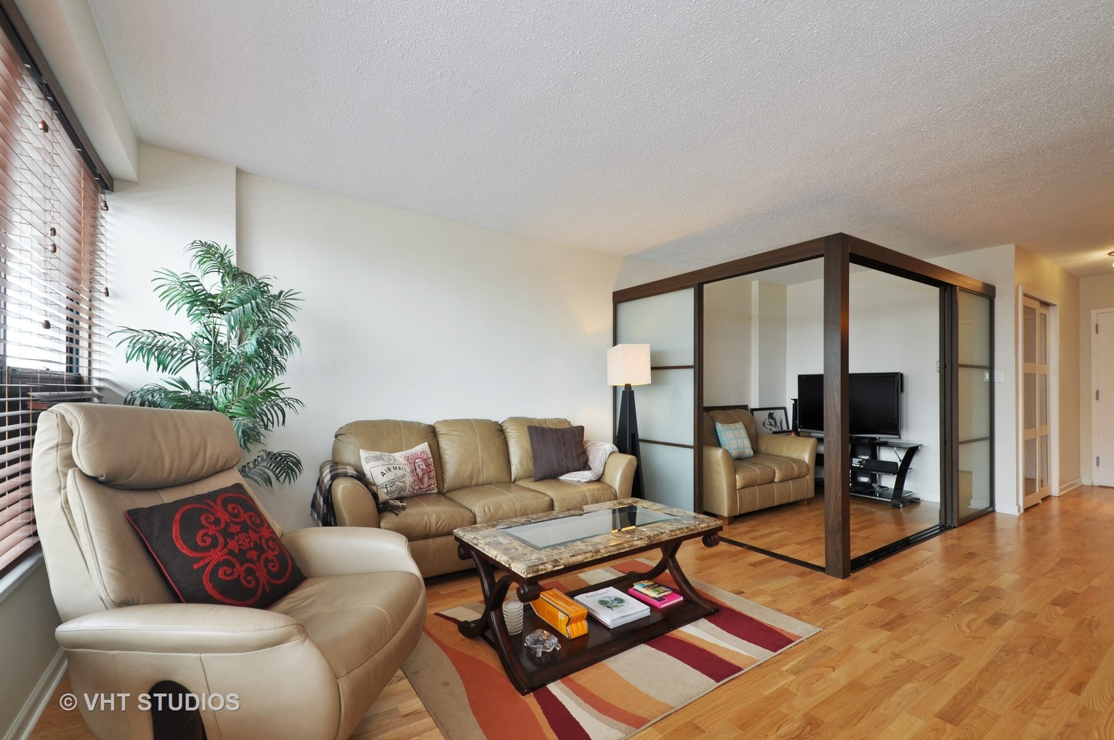 2930 North Sheridan Road, Unit 1602 Chicago, IL 60657 - Photo 3 of 12