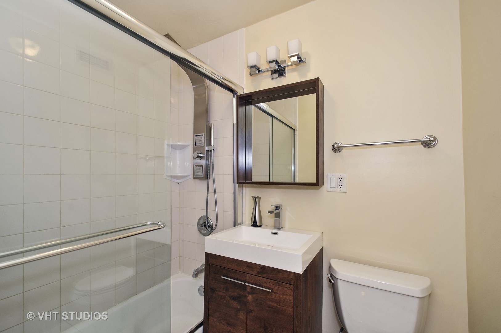 2930 North Sheridan Road, Unit 1602 Chicago, IL 60657 - Photo 8 of 12