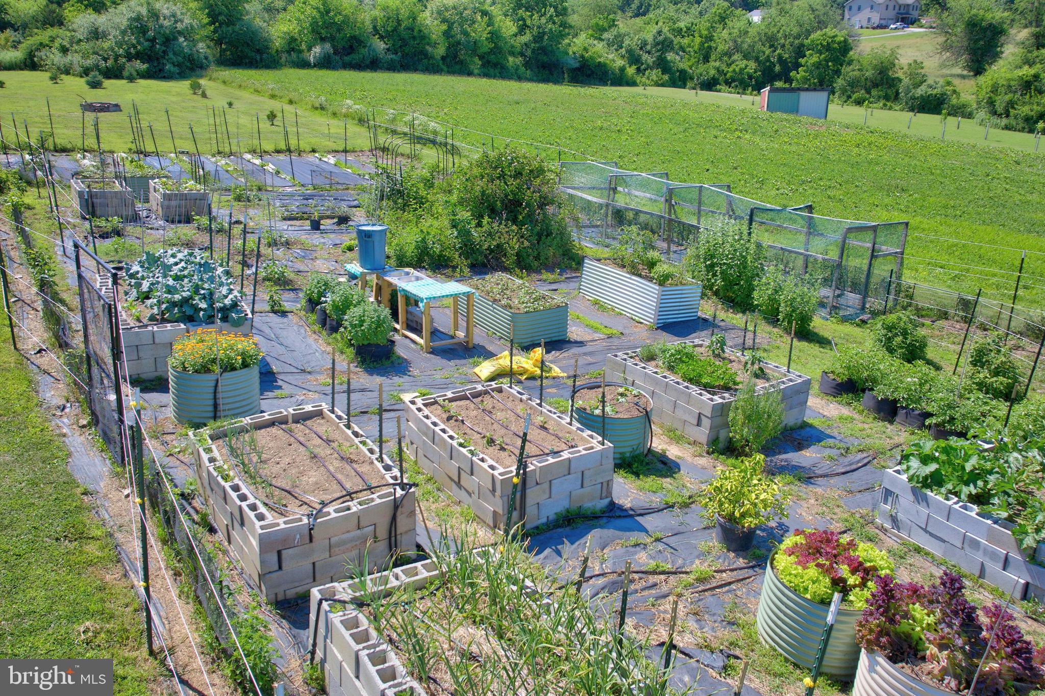 225 North Grant Road Thomasville, PA 17364 - Photo 37 of 49 Garden Beds
