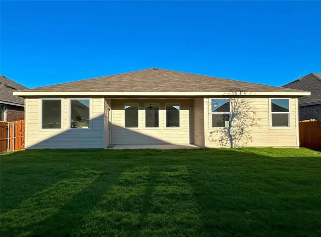 $2,300 | 7013 English Elm Trail, McKinney, TX 75071