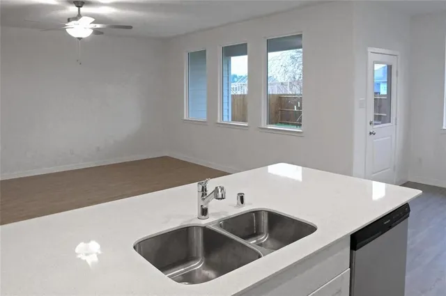 $2,300 | 7013 English Elm Trail, McKinney, TX 75071