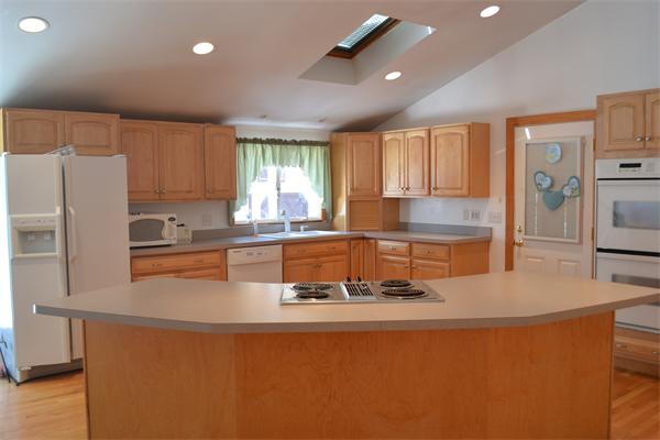 258 Bullock Road Freetown, MA 02717 - Photo 6 of 28 Gallery Image 6