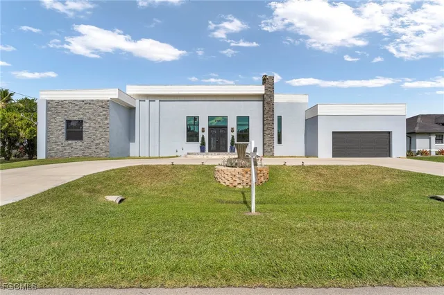 $950,000 | 2405 Southwest 32nd Street, Cape Coral, FL 33914