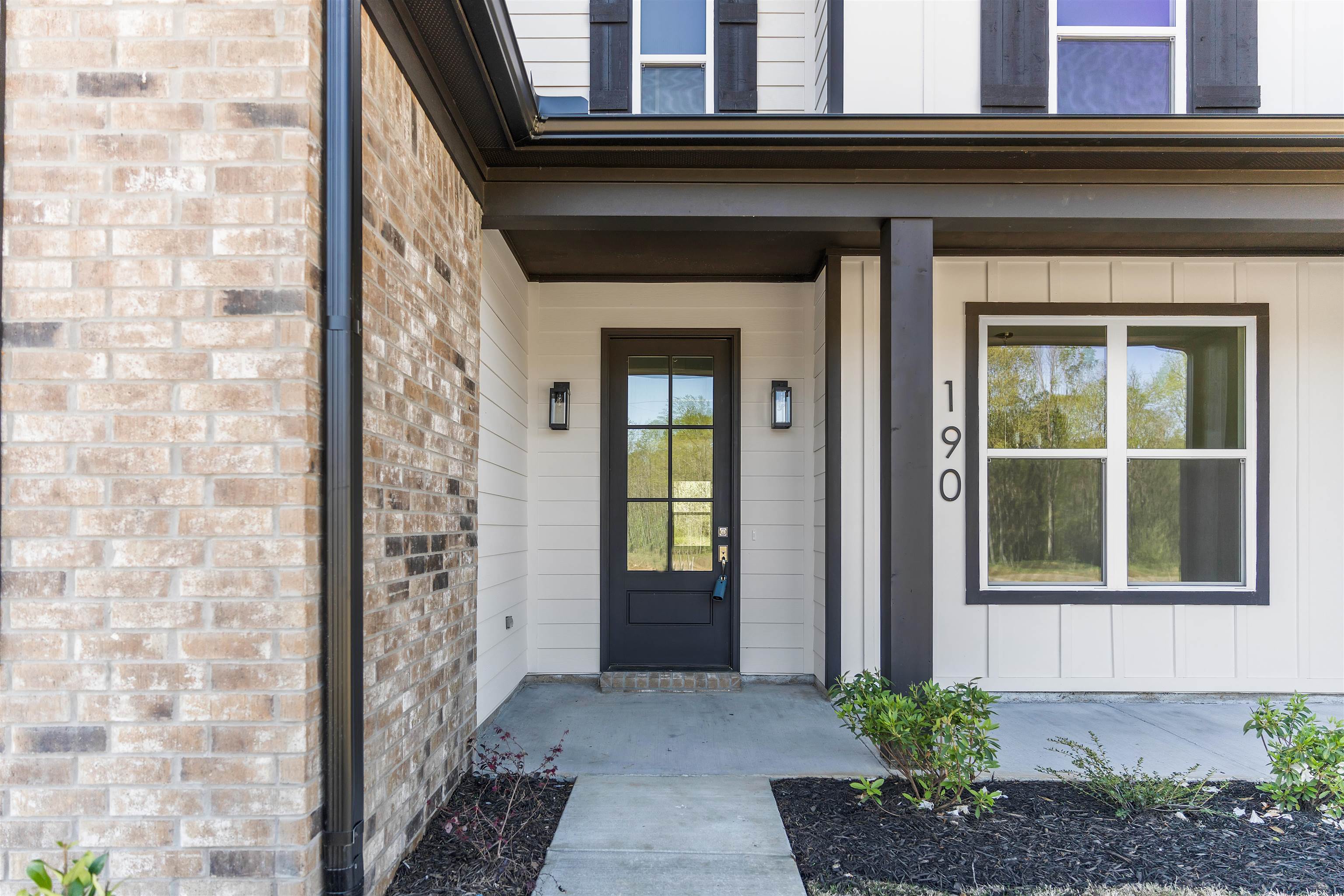 395 Centerline Roper Loop Byhalia, MS 38611 - Photo 2 of 23 a front view of a house with a plants